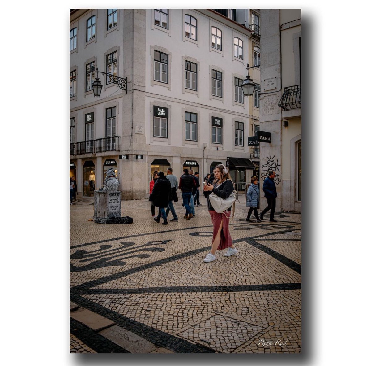 Lisbon street! #streetphotographer #fujifilm_xseries