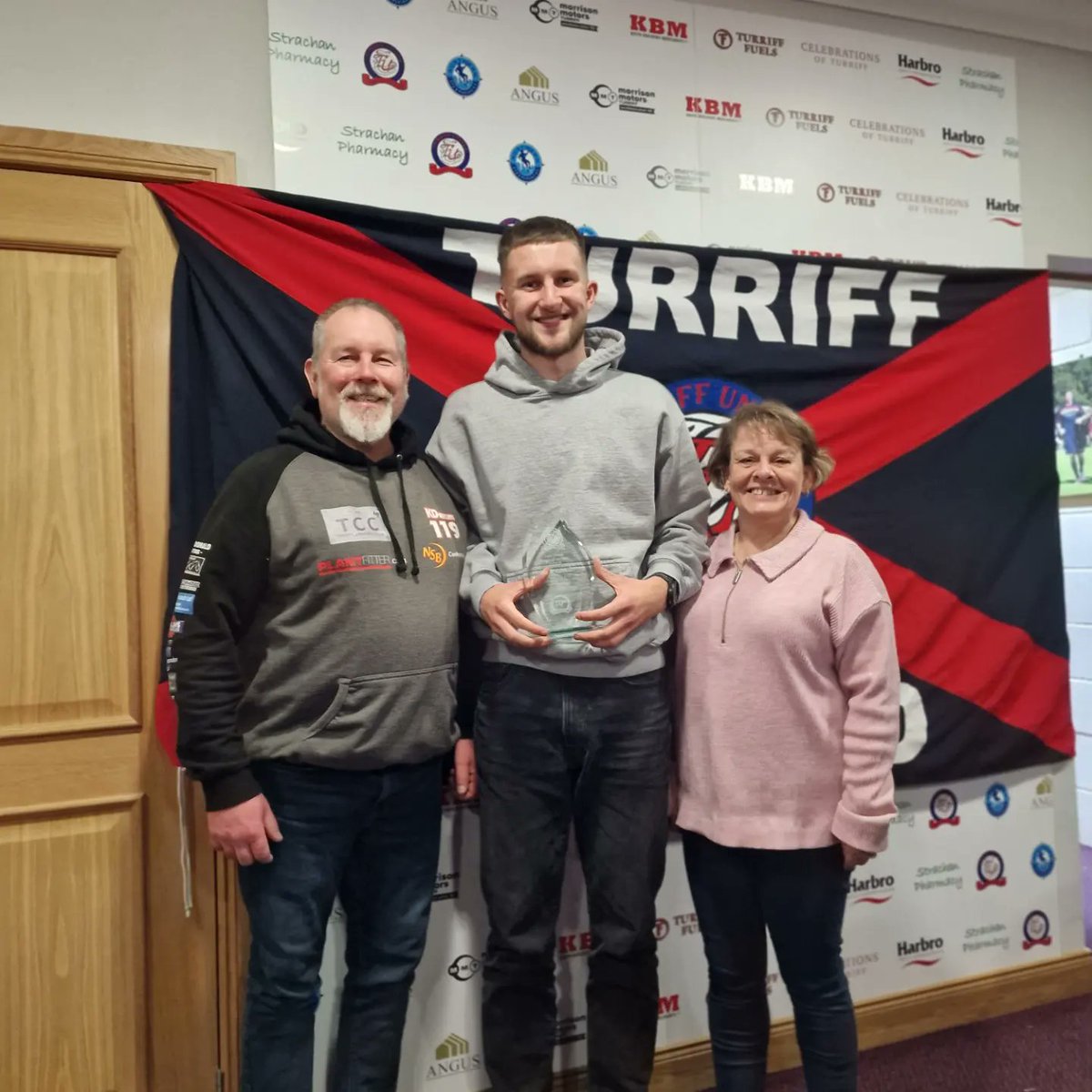 Next up we had the Fans Young Player of the Year as sponsored by The Turra Flag...presented by Scott Weaver & Jackie Weaver to..... @finlay45523340