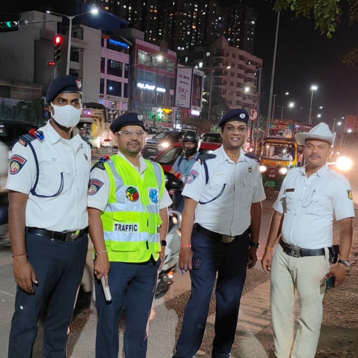 BCPTWOWF's tweet photo. KR Pura Traffic Wardens performed regulation duty on 04th Apr, 2024.

Thank you wardens
1. Mr Sathish Kumar 
2. Mr Kumaresh B P 
3. Mr Balaji T https://t.co/0q5wjcccnl