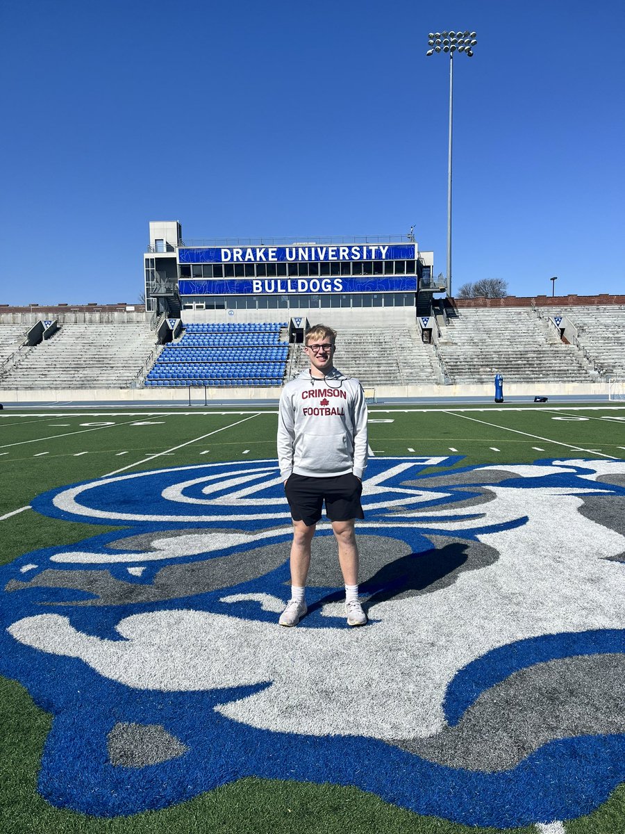 Thank you @DrakeBulldogsFB for having me on campus today! Also thank you to coaches @Coach_JohnsonJ @DrakeCoachSmith, @MichaelRyanDay and @tstepsis for the great conversations! I had a great time learning about Drake U Football!
