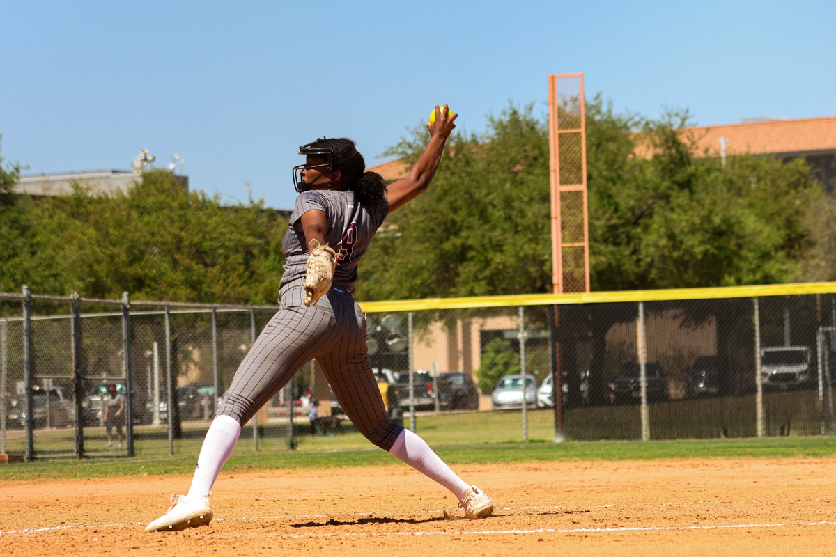 TAMIU Athletics tweet media