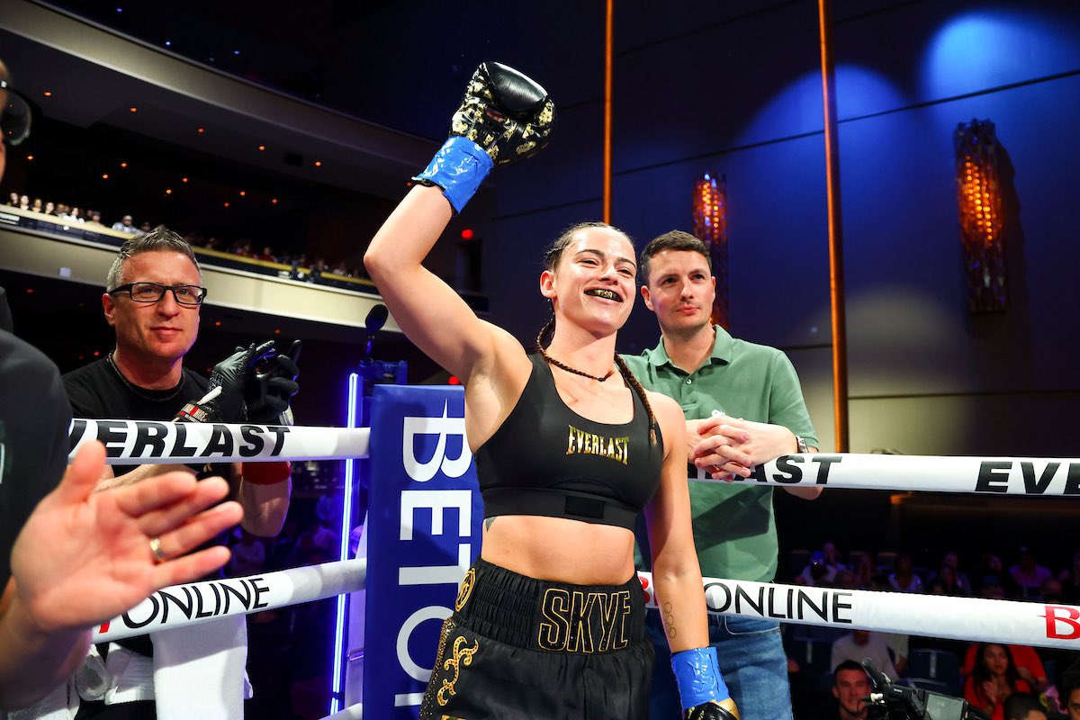 NICOLSON defeats MAHFOUD by unanimous points decision in a pure dominating performance 😤

NICOLSON BECOMES THE NEW WBC featherweight world Champion! 

#NicolsonMahfoud #WorldChampion #MatchroomBoxing #Dazn #SkyeNicolson 

@skyebnic @MatchroomBoxing 📸