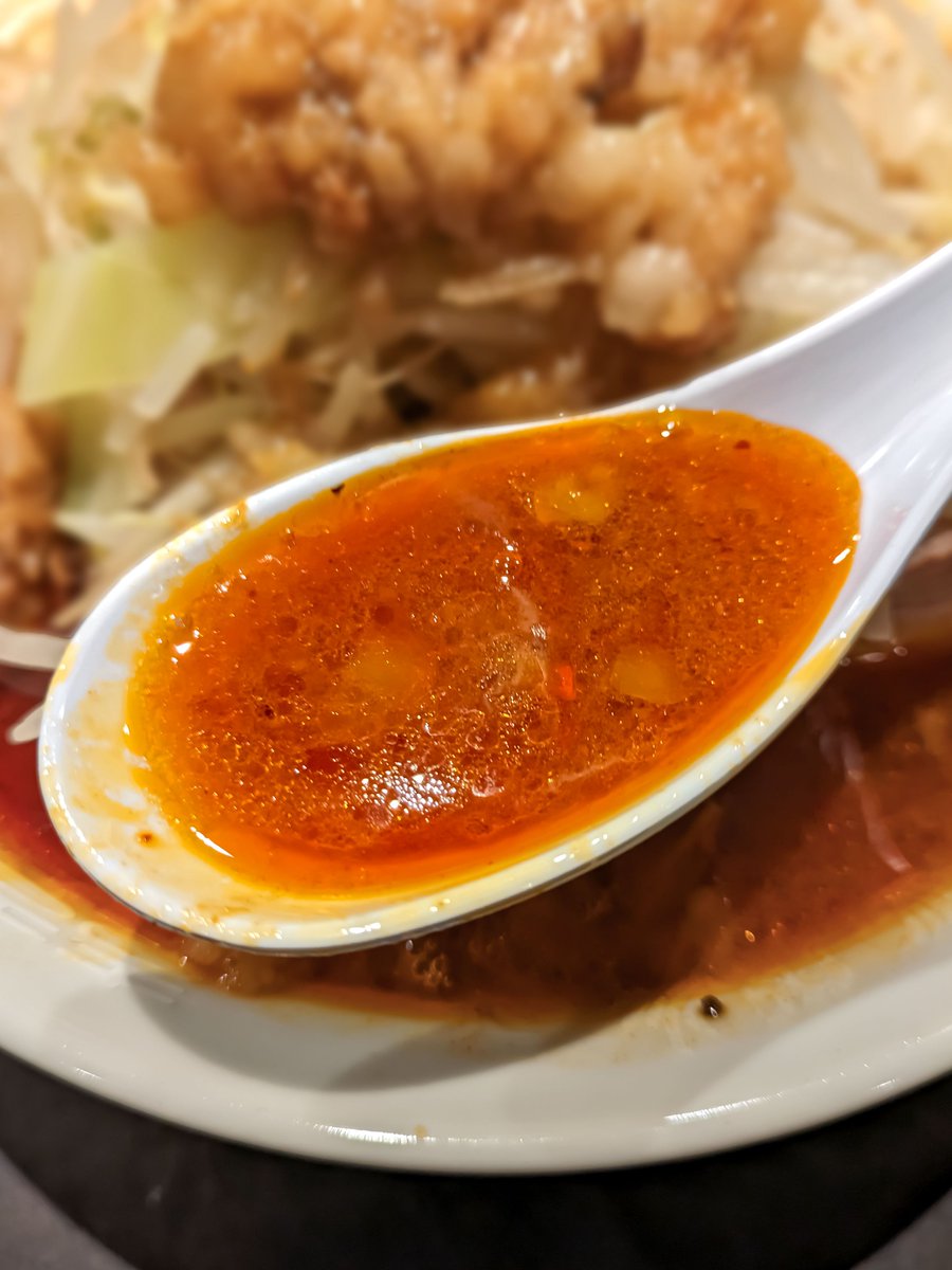 mafuu404's tweet photo. 新小岩の「ブッチャーズ」さんへ訪問。
ラーメンREDいただきました😋
辛さも程よく、特に豚がめっちゃ美味しかったです！ https://t.co/L3n1YGX8QI