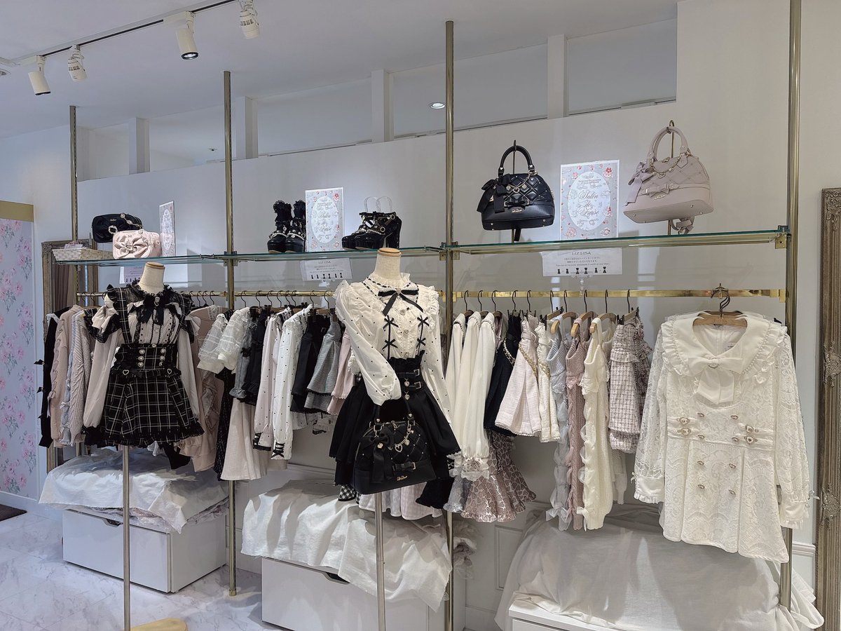 ㅤㅤㅤ ＼ 今週の店内pic📷♡ ／ ポカポカ天気で春物大活躍🌷🫧 今すぐ