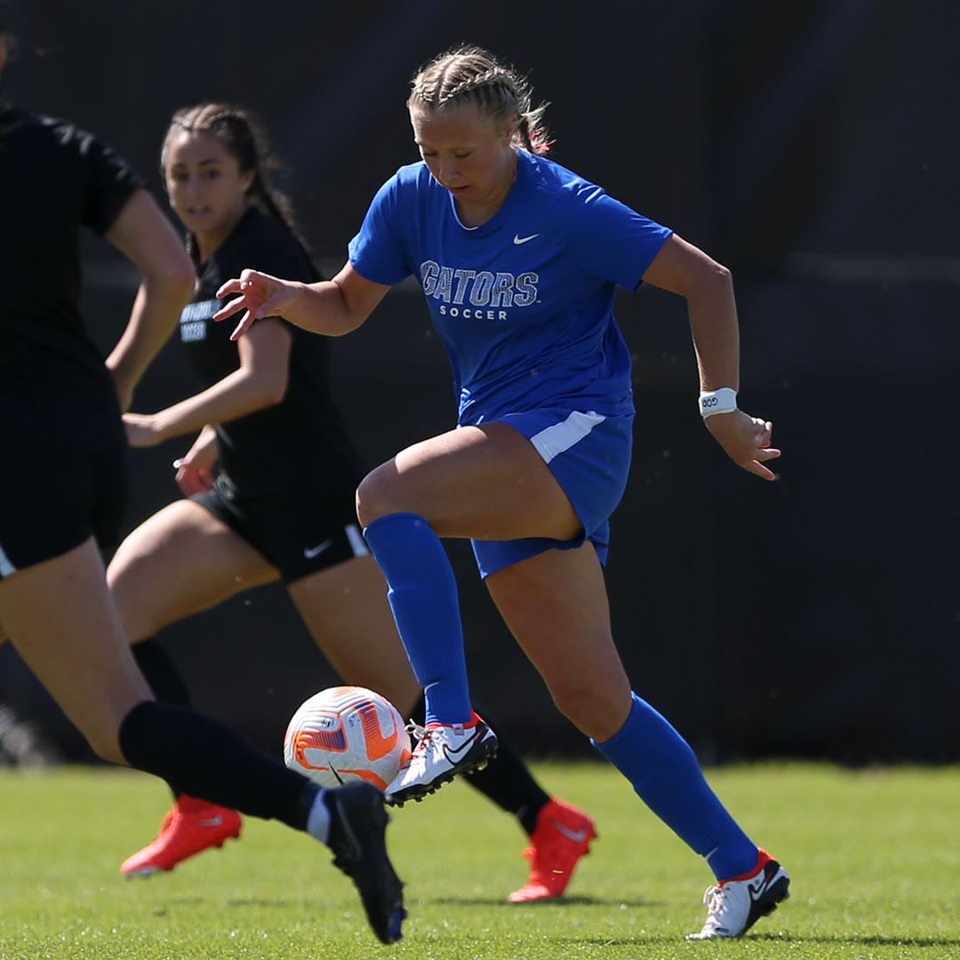 Great afternoon on the Florida Panhandle! 🌞 Two wins today at Western Gate Collegiate Showdown in Pensacola 🏖️ 2-1 🆚 Mississippi St (⚽️⚽️ Tatum O'Coyne ) 2-0🆚 LSU (⚽️Madison Jones ⚽️ Sophie White) #GoGators | 🐊⚽️| @PensacolaSports