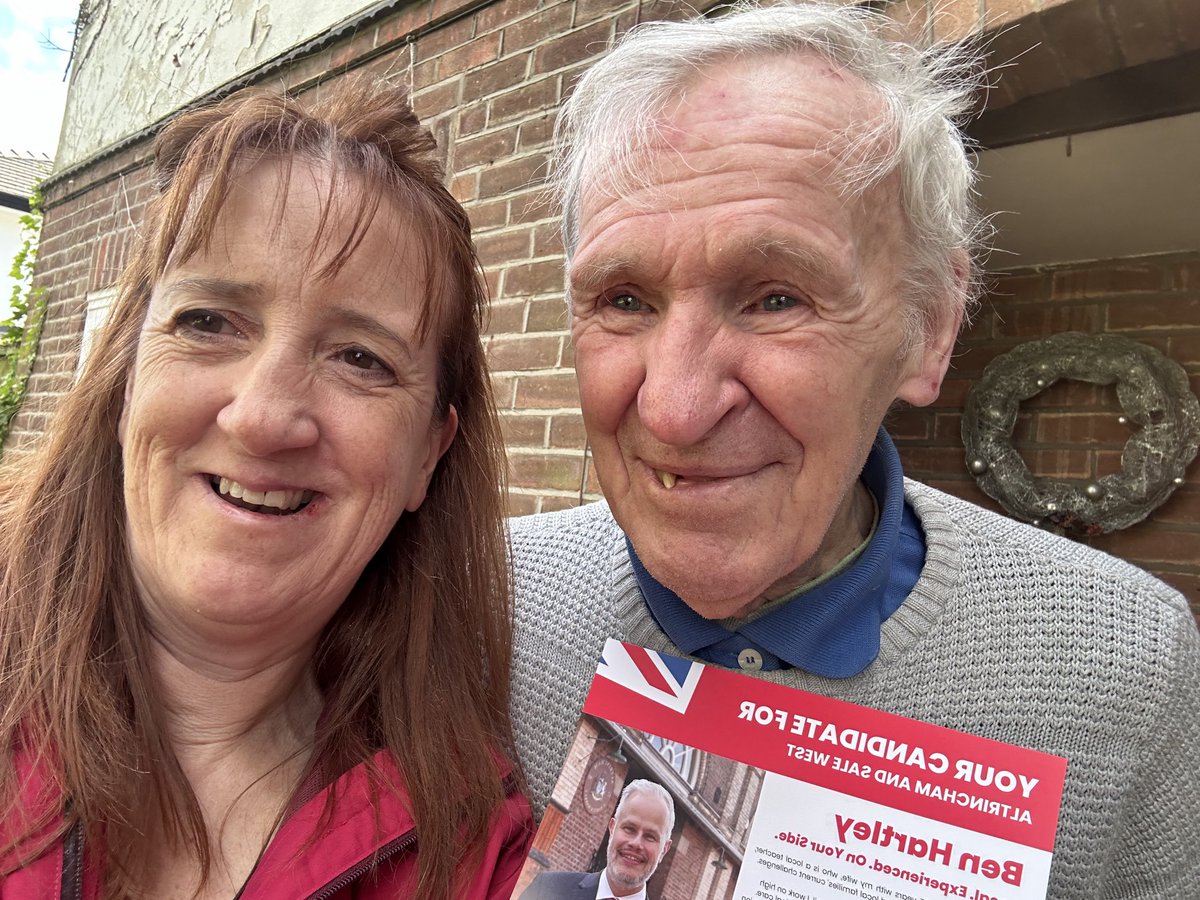 I met this lovely man when out canvassing today - Pat Crerand. He used to play for Celtic. My grandfather taught him and he went to the same secondary school as I did although a few years before me ! 10/10 Labour voter! ⁦@Trafford_Labour⁩
