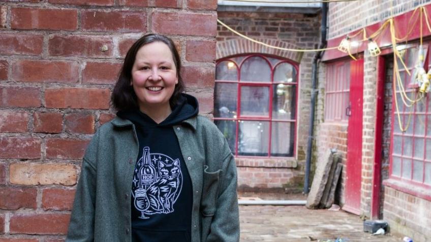 Love cider and live near Sheffield? @HopHideout's Jules Gray has been an advocate, retailer and educator of cider for over a decade. Jules is moving to a new site which sounds incredible, and you can pre-order a cider tasting to help make it possible! rb.gy/9tlx9d