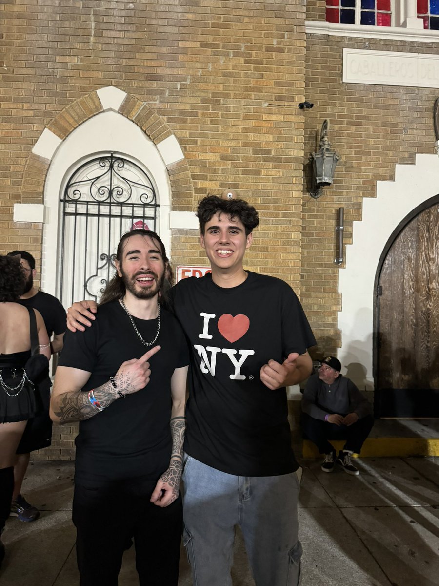 Anickmal1's tweet photo. PENGUINZ 😭😭 https://t.co/zaJeantdLw