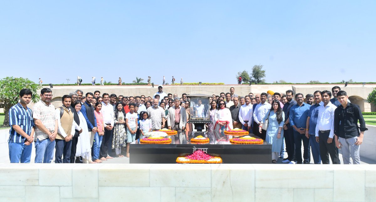 On #FICCIFoundationDay, FICCI team led by Past President Dr Jyotsna Suri and SG Mr @shypk paid homage to the Father of the Nation, Mahatma Gandhi, at Rajghat, New Delhi. On the 7th of April 1931, Mahatma Gandhi addressed the 4th AGM of FICCI. @anishshah21 @anantgoenka19…