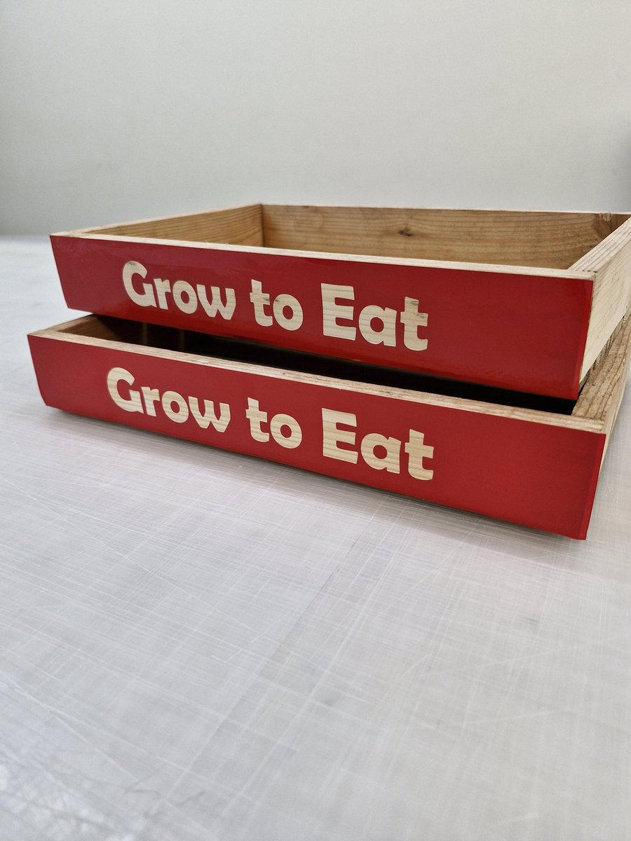 darrenlakin2's tweet photo. Stencilled my homemade broken pallet wood seed trays for @RobsAllotment in 4 easy steps.
#growtoeat https://t.co/zkV4QhwF62