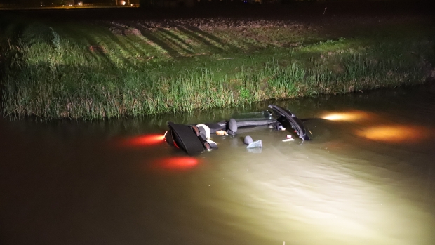 Cabrio te water in Bleiswijk: jongeman ongedeerd -  hartvanlansingerland.nl/l/152454