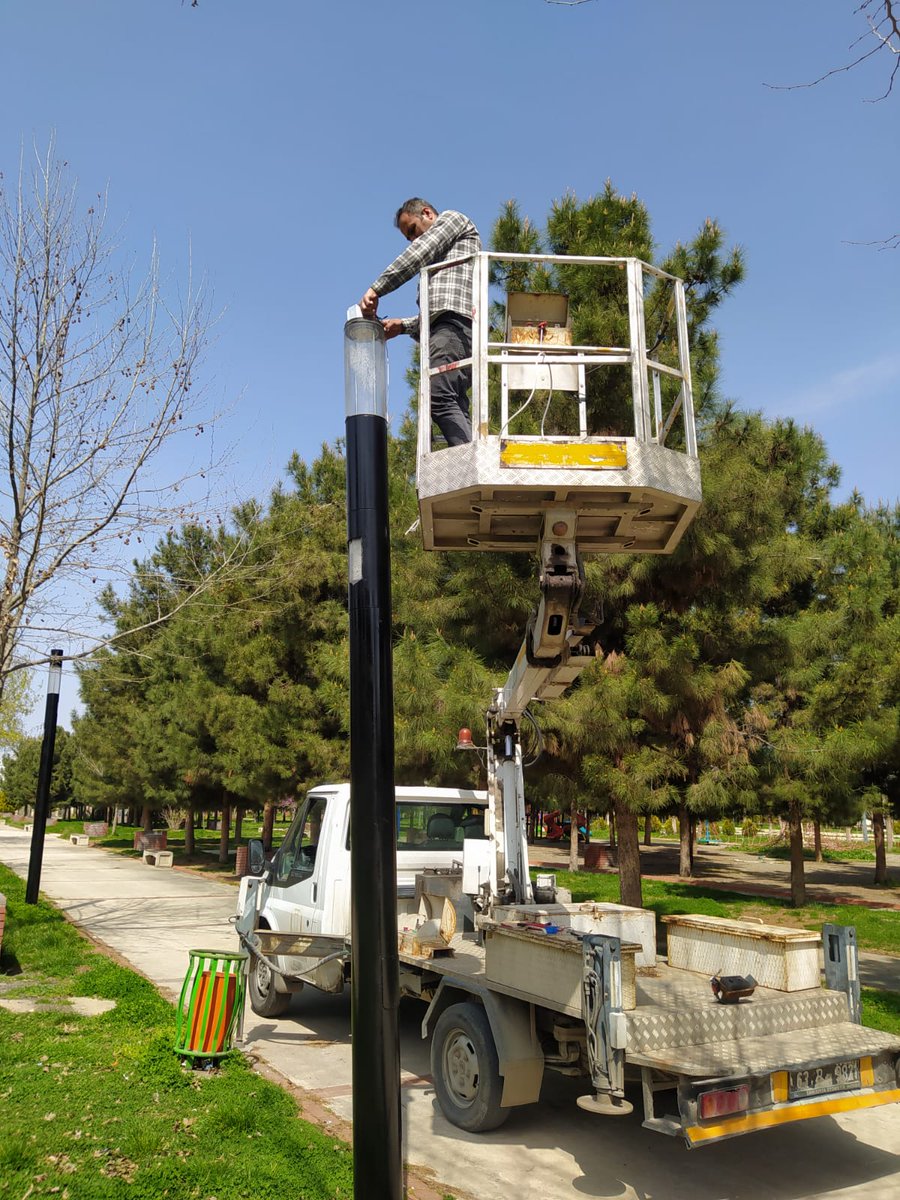 sanliurfabld's tweet photo. Park, bahçe ve mesire alanlarımızda bakım - onarım çalışmalarımız aralıksız sürdürülüyor🦺

Sizin için hazırlıyor, özenle koruyoruz. https://t.co/yqzLcxW6Zi