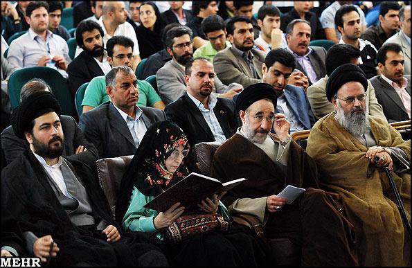 hezbjavanan's tweet photo. به مناسبت چهلم آیت الله #موسوی_بجنوردی فقیه نواندیش و سخنران ویژه کنگره 1388

گزیده پیام تسلیت حزب:
او عالم مجاهدی بود که شناختی دقیق و عمیق ازمسائل و مقتضیات ومصالح زمان خود داشت وبا شم فقهی بالا درشنا��ت وظیفه و عمل به آن، شخصیتی متمایز درتاریخی علمی وفقهی ایران به یادگار گذاشت. https://t.co/SCkzn4j4WH