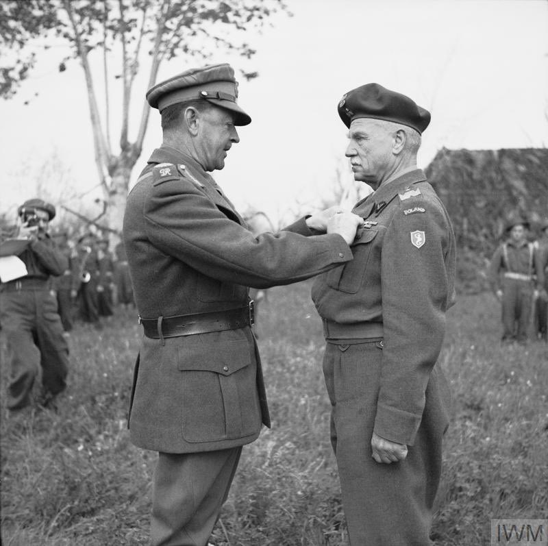 #OTD 1945, nr Forli, Italy, Field Marshal Alexander presented a number of British decorations to Polish officers and men during the visit including two CBEs, eight DSOs, ten OBEs, 5 MBEs, ten MCs, one DCM and 10 MMs. Here he decorates a Lieutenant-Colonel of Polish II Corps. IWM