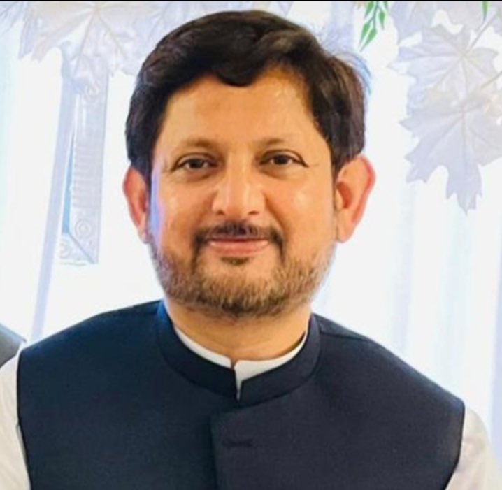 sherryqaisrani's tweet photo. پہلا پی ٹی آئی ورکر ادریس، جو کہ میلٹری کورٹس کے ٹرائل کے مراحل میں تھا، آج سپریم کورٹ کے آرڈر پر رلیز کردیا گیا۔
#Idrees #PTIWorker #MilitaryCourts https://t.co/NMgEr9juaT