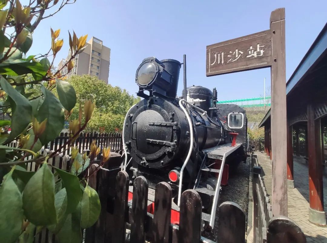 #attractions 🏞️🏛️ Chuansha Ancient Town may be small in scale, but it boasts a rich array of attractions including a market corridor, ancient city wall park, and more. Take your time to savor the town's ancient charm and historical significance. #meetinshanghai #AllInShanghai