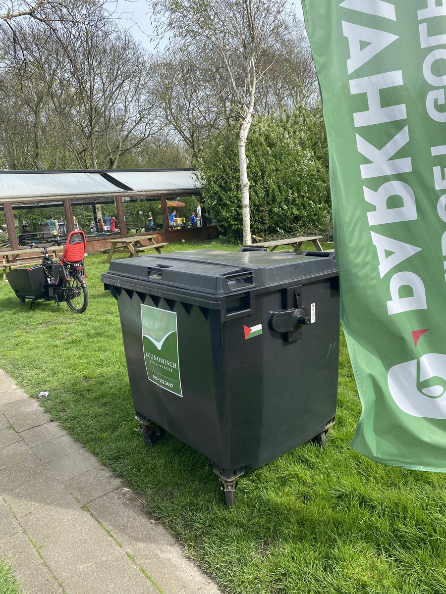 Als je ze dan toch plakt………🤐