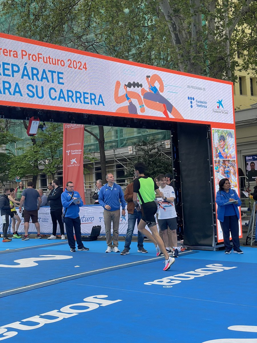 ¡Empiezan a llegar los primeros corredores de la #CarreraProFuturo2024!

🏆🏆🏆