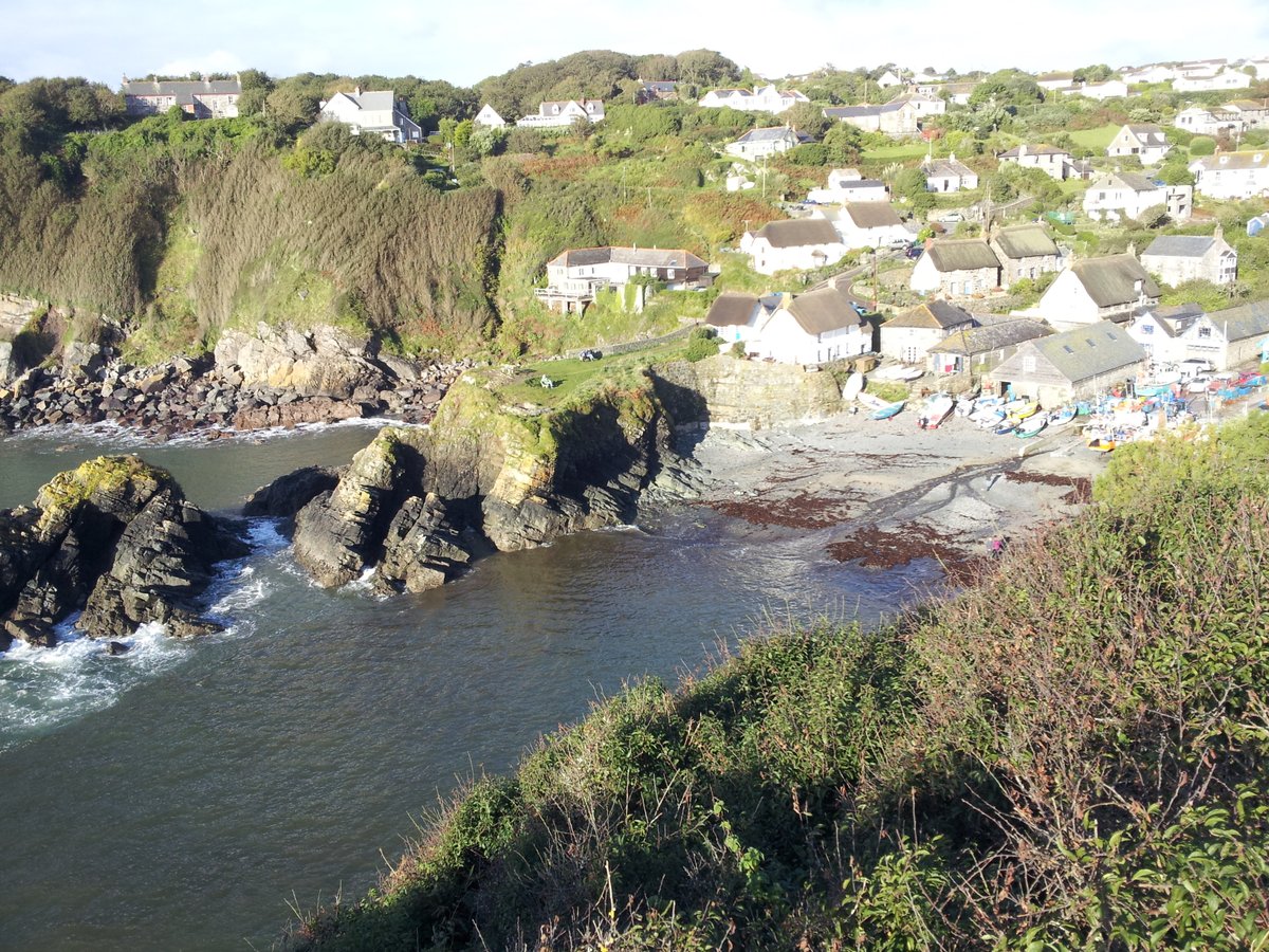 What the #beach means at #Cadgwith in #Cornwall, with @CadgwithCove - manonabeach.com/lizard/cadgwith