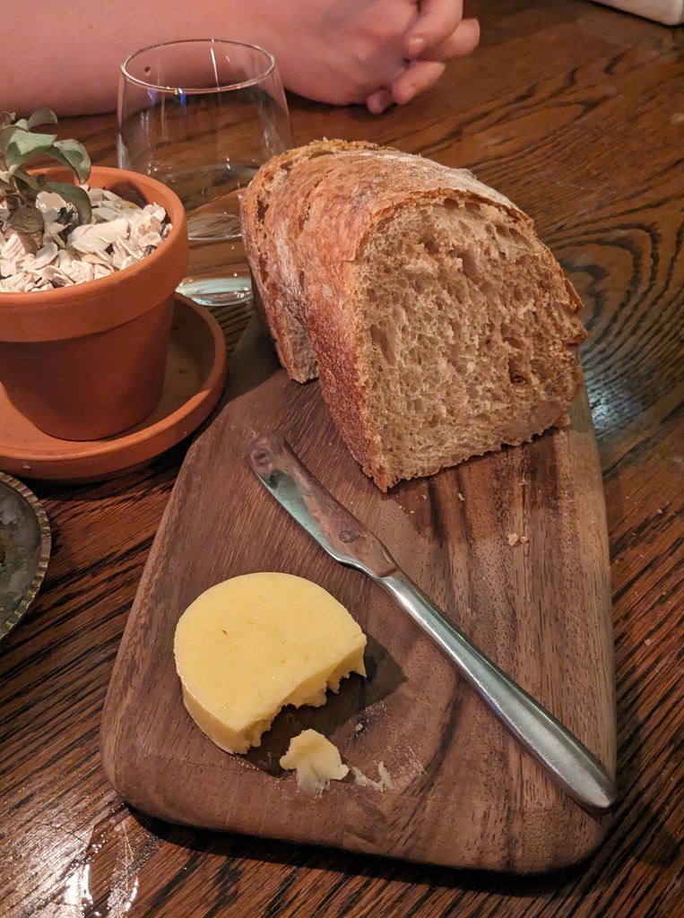 Been far too long since I visited @TheLongsArms - @Top50Gastropubs regular, home to ebullient chef @Roballcock and the best pudding menu in the West - & I'm pleased to report the food still treads that line between nourishingly hearty & technically refined with immaculate balance