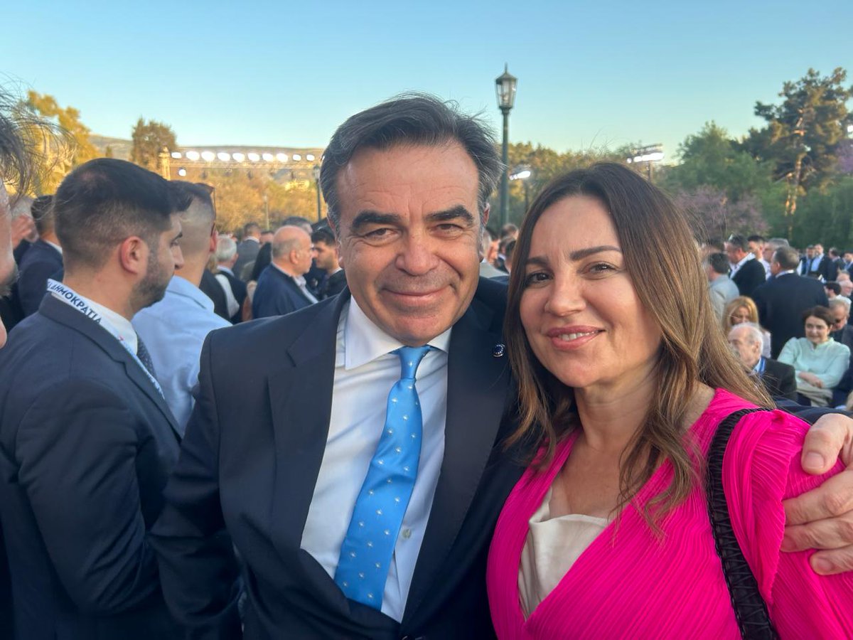 vickyflessa's tweet photo. 📍 #Ζάππειο Μέγαρο
15ο #Συνέδριο_ΝΔ

📸
Με τον Αντιπρόεδρο της Ευρωπαϊκής Επιτροπής [ @EU_Commission ] κ. Σχοινά Μαργαρίτη [ @MargSchinas ]

🇬🇷 #ΜεΠαιδεία & #ΜεΠολιτισμό
#ΜεΤηνΦλέσσα 
#ΒίκυΦλέσσα #Φλέσσα 
#ΑξιοποίησεΤηνΨήφοΣου 

🇪🇺 #MePaideia & #MePolitismo
#MeTinFlessa
#VickyFlessa 
#UseYourVote 

#EUelections2024