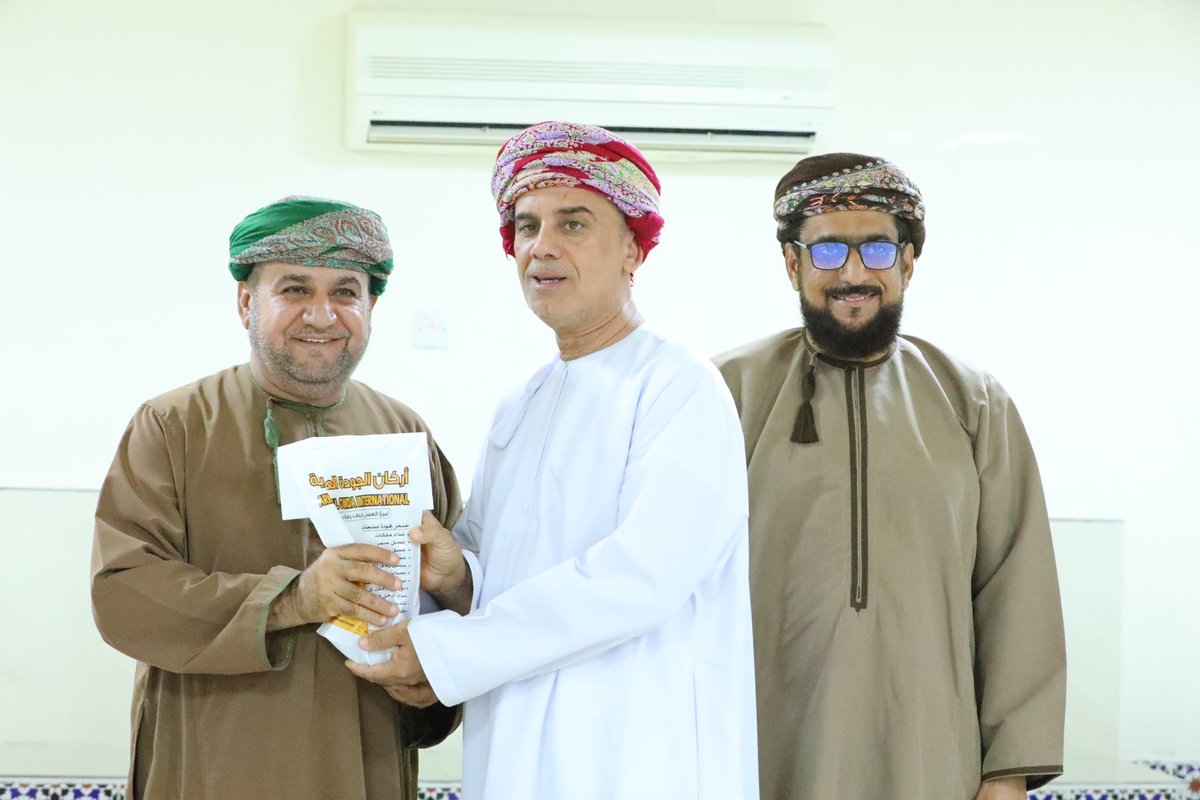 شبكة خبر الإعلامية (@khabar_om) on Twitter photo أختتم فريق المهاب الرياضي الثقافي الأنشطة والفعاليات الرمضانية لعام ٢٠٢٤م وذلك تحت رعاية الفاضل عادل بن عبدالله الفارسي رئيس نادي صحم الرياضي. أختتم فريق المهاب الرياضي الثقافي الأنشطة والفعاليات الرمضانية لعام ٢٠٢٤م وذلك تحت رعاية الفاضل عادل بن عبدالله الفارسي رئيس نادي صحم الرياضي.