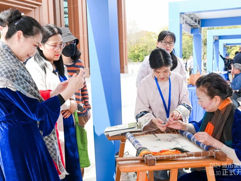 #activities 🎨 🎭 Join the Shanghai Citizens Art Festival Explore a thousand cultural activities across the city's scenic spots and cultural venues! #meetinshanghai #AllInShanghai #Shanghai