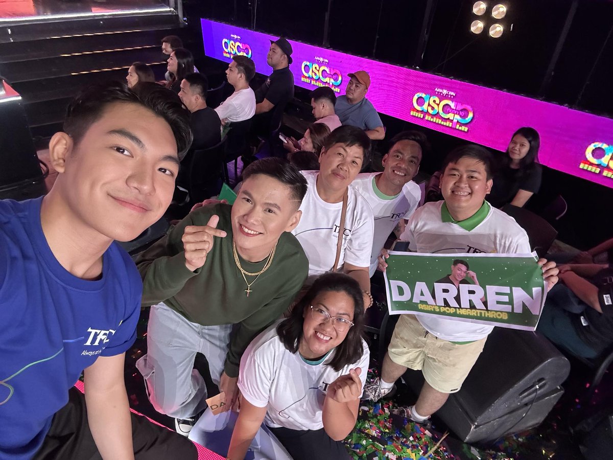 TheDarrenatics2's tweet photo. Darren and his groufie with the Darrenatics at the studio. Thank you for your cheers and support, Darrenatics! Thank you, Darren!

YoungIconDARREN on ASAP
#DARREN #D10 @Espanto2001
#AlwaysAtHomeWithASAP https://t.co/gjbKScoDvL