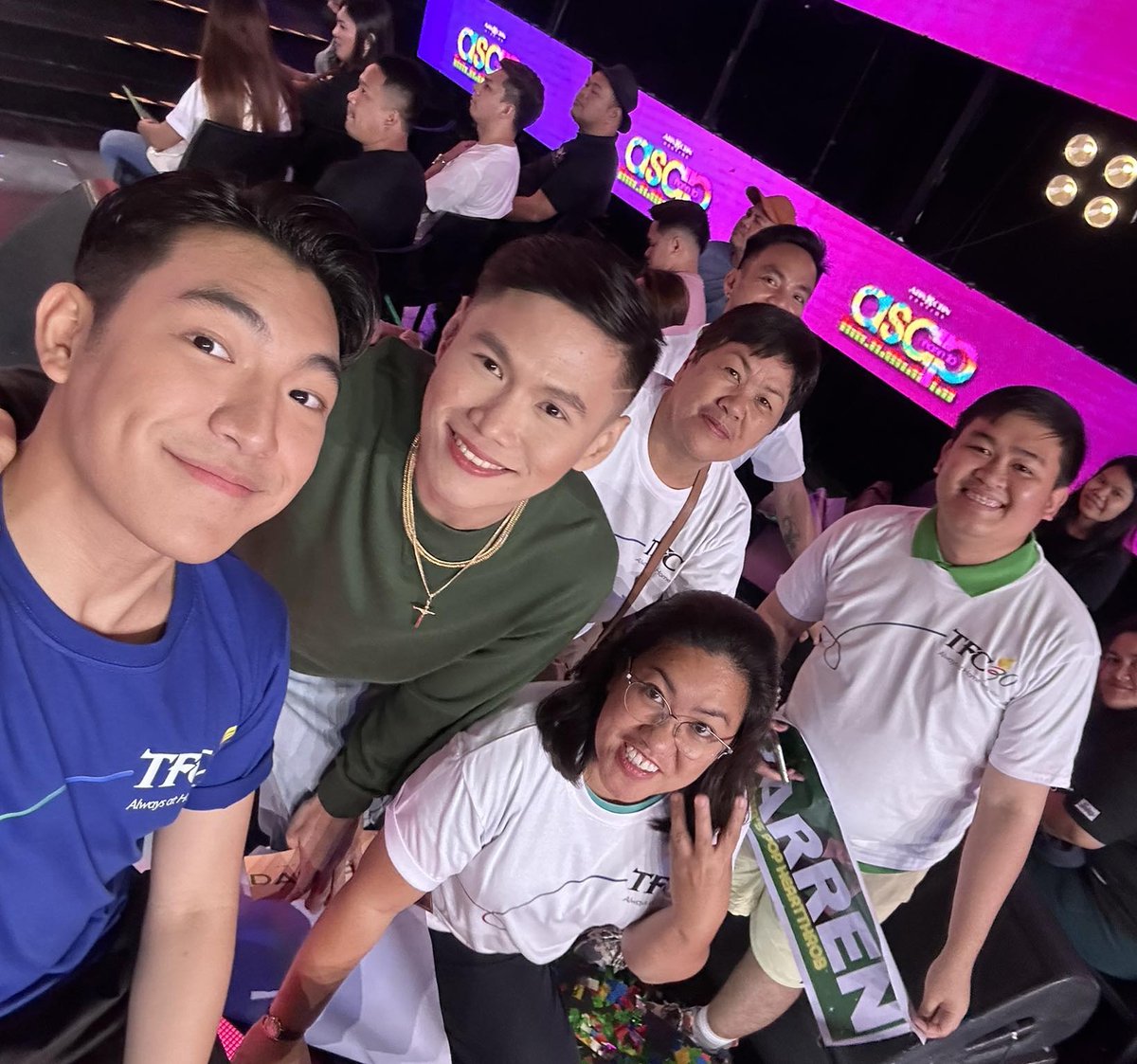 TheDarrenatics2's tweet photo. Darren and his groufie with the Darrenatics at the studio. Thank you for your cheers and support, Darrenatics! Thank you, Darren!

YoungIconDARREN on ASAP
#DARREN #D10 @Espanto2001
#AlwaysAtHomeWithASAP https://t.co/gjbKScoDvL