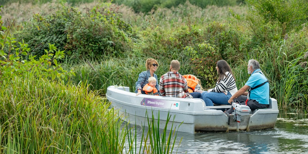 What's on this sunny Sunday at WWT Arundel? 🗺️Bing's Nature Explorers Trail 📚 Bing's Story Time 🐸 Pond dipping 🛶Boat Safaris 🧑‍Pelican Keeper talk 🦆Diving Duck Feed 🌻Spring has Sprung activity guides See our What’s On page for details: ow.ly/m3YO50R4OsI #BingWWT