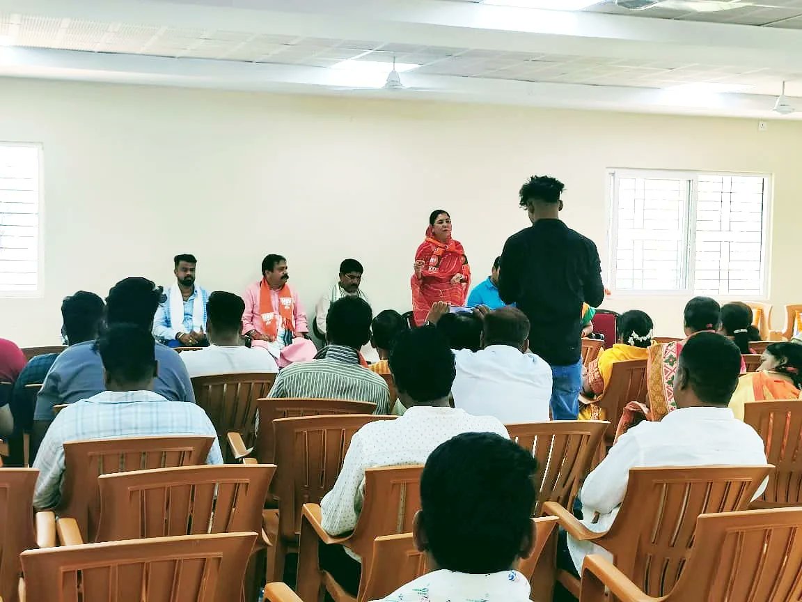 Delighted to attend the Bharatiya Janata Party's #SthapnaDiwas at the Balangir Party office, along with District President Shri Sibaji Mohanty Ji, Balangir Assembly MLA Candidate Shri Gopalji Panigrahi Ji, and other esteemed leaders and karyakartas.
 1/2