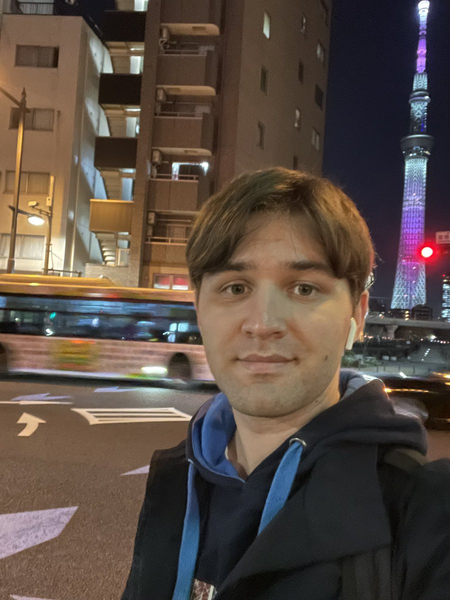 夜の街。