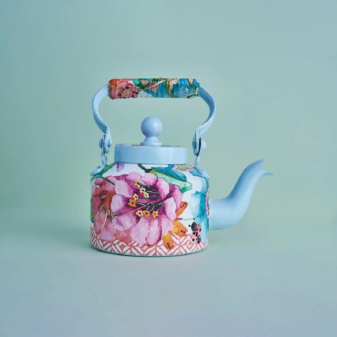 Infuse a touch of sophistication into your tea rituals with our stunning array of printed teapots.
Shop now: avintageaffair.in/collections/ne…
avintageaffair.in/products/white…
#AVintageAffair #vintagedecor #decorideas #decor #vintage #homedecor #homedecorideas #decoraccents #tabledecor