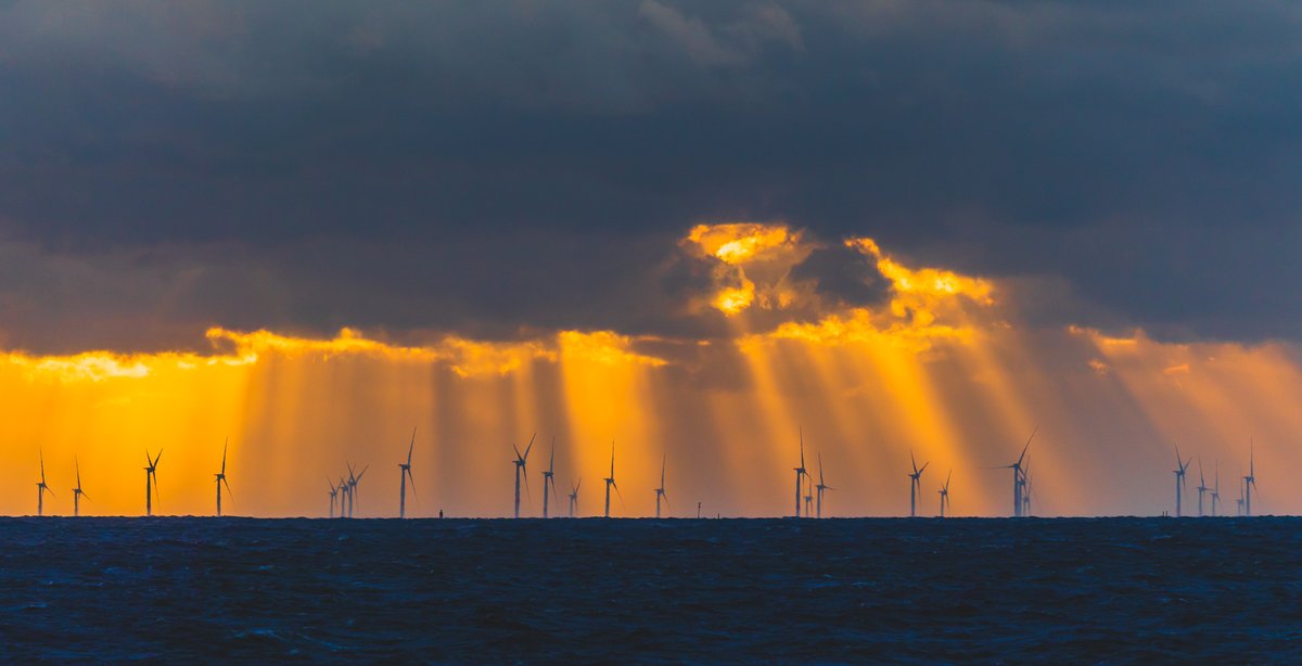 Le parc éolien en mer au large de #SaintNazaire, depuis #SaintBrevin.
#coucherdesoleil #LoireAtlantique #PaysdelaLoire #ParcEolienEnMerStNazaire #parceolienoffshore