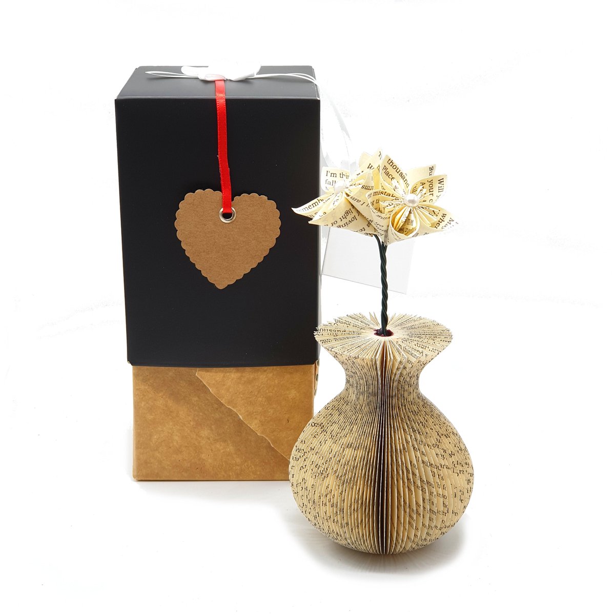 Paper Vase Personalised Message creatoncrafts.etsy.com/listing/772629… #WomaninBiz #CreatonCrafts #EpiconEtsy #Handmade #MHHSBD #WeddingGift