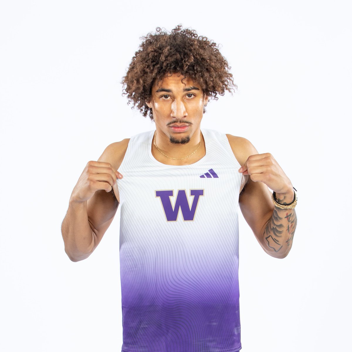 Back in the winner's ⭕️ Freshman Trevontay Smith gets a Bay Area sweep, winning the TJ at Cal today at 50-7 1/4 after winning at Stanford last week. #GoHuskies