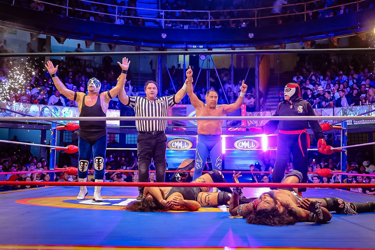 Los legendarios Atlantis, Octagón y Blue Panther se han apoderado del triunfo definitivo en el encuentro semifinal de la noche ante Los Bárbaros -Terrible, Dragon Rojo Jr. Y Bárbaro Cavernario- #SábadoDeColiseo 📺 youtube.com/channel/UC3lOp… ¡Únete ahora!