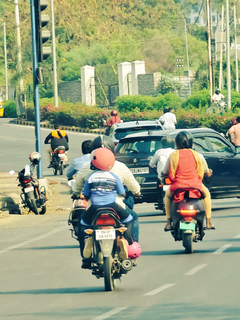 @CYBTRAFFIC @cyberabadpolice A responsible father, he himself wearing a helmet along with his 5 years daughter. He deserves an applause.