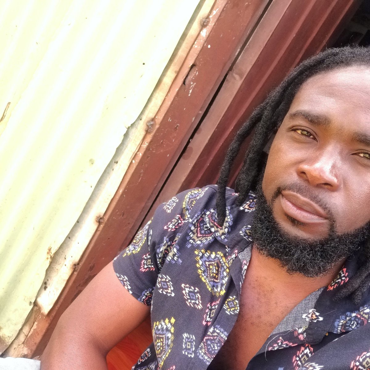 BongzNice's tweet photo. @Daphnedark1 Tribe: Mopulana
Age: 30 to 46
Kids: 4
Height :1.75
Weight :79kg https://t.co/RENRu0l6Rd