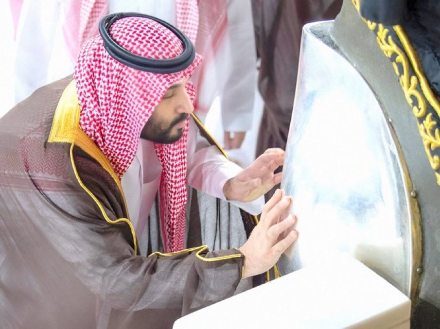 وصل صاحب السمو الملكي الأمير محمد بن سلمان بن عبدالعزيز آل سعود ولي العهد رئيس مجلس الوزراء، إلى #مكة_المكرمة قادماً من #جدة، لقضاء ما تبقى من شهر رمضان المبارك بجوار بيت الله الحرام.