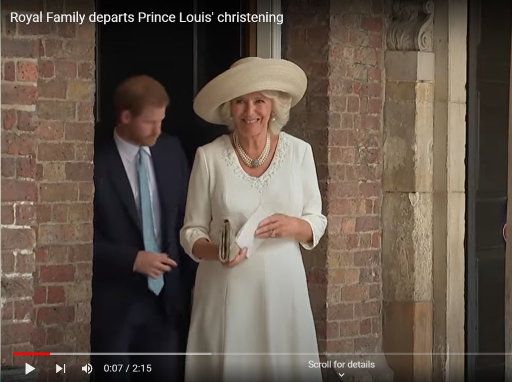 KingofPopTweets's tweet photo. @GillieofPadstow Same dress and hat. The outfit is exactly the same. From head to toe. https://t.co/Y6KGWcjc0p