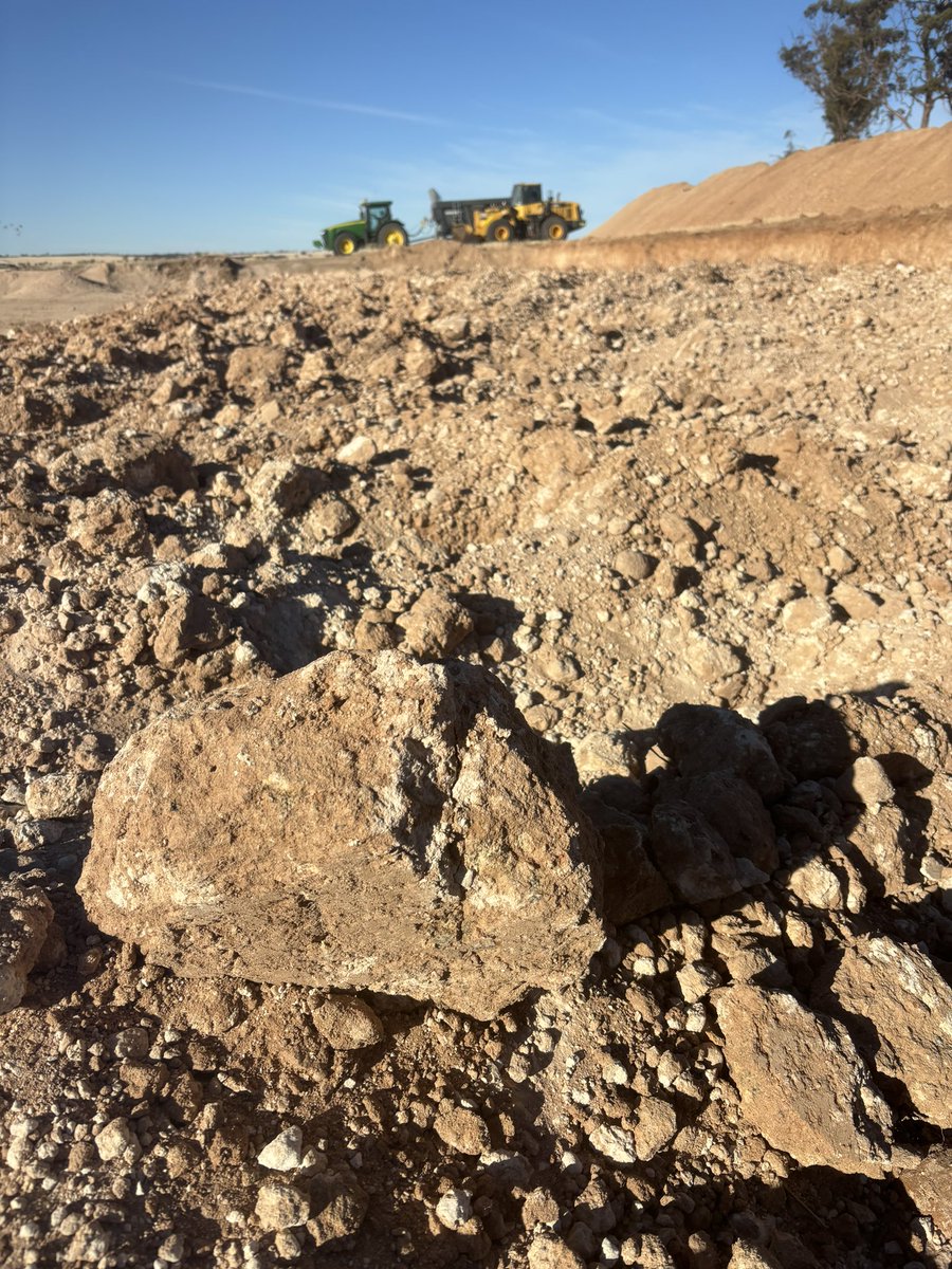 💥 Our clay spreading service is now in full swing! 💥
Massive thanks to McLaren Agricultural Machinery and Richard Western for making this awesome and never before built machine.
From clay to muck, lime and gypsum…we have a spreader for all aggregates 
#OneOfAKind #GameChanger