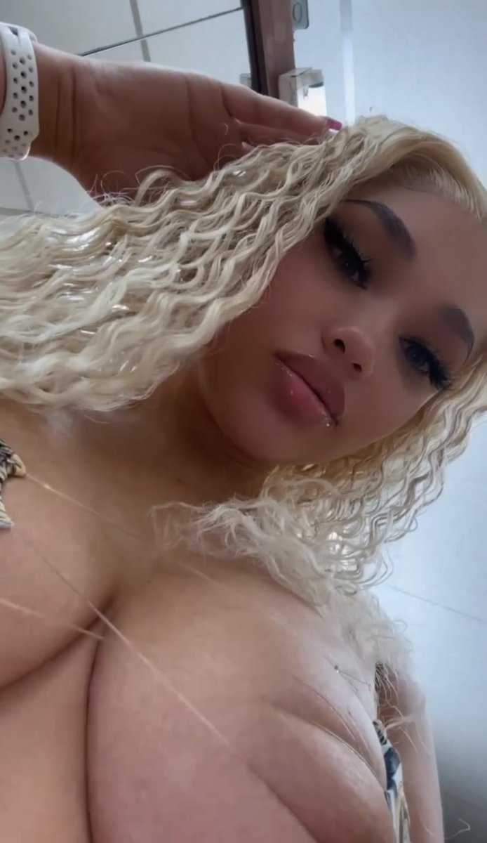 mómmyana tweet media