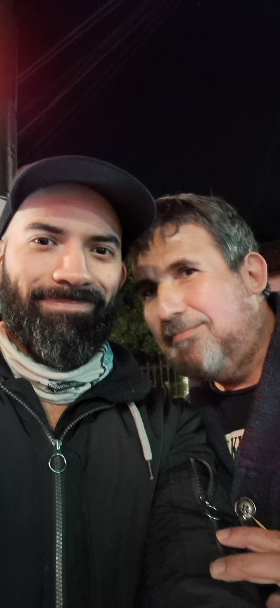 DEspinelo's tweet photo. @QuirogaCalama fue
en la tarde al Ester Roa
no a ver al Cobreloa
que tal vez pensaba Ud.
Y ahí me lo encontré 
en la esquina conversando,
con su gente ya planeando
donde el post de La #Revuelta🤘;
y la noche no lo suelta
que esto es Conce ¡hoy es cuando! https://t.co/2KVxzbzTmN