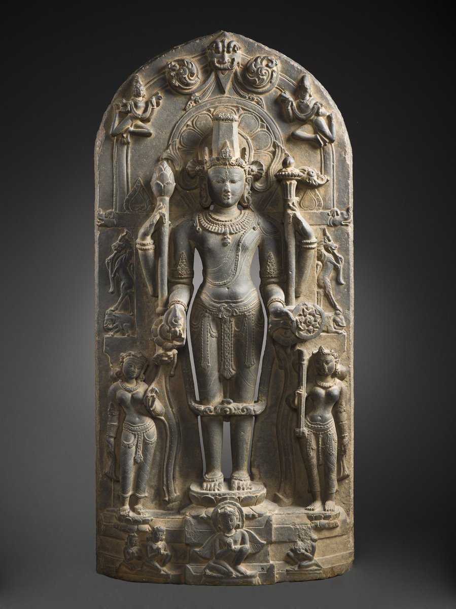 The concept of #Narayana underscores the philosophical idea of the divine pervading every aspect of existence, from the macrocosm to the microcosm. -The Hindu God #Vishnu in his Emanation as Narayana Bangladesh, circa 1000 Sculpture Schist © @LACMA