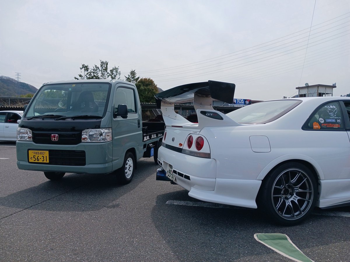 jdUnidCAgfOO2DJ's tweet photo. 【フォロワーさんに会いに行く⑧】
@WhiteFa72511721 さん
#ライチャレ に お邪魔しました
本物の "33Rマスター" です👍️
今回は、偵察機(ACTY-R)でしたが
次 お会いする時、迎撃機(370Z GT4)で
「きっちり撃墜(オト)しますヨ」って
とりあえずビックマウスぶっ込んどく💀
#ATTKD #本庄サーキット https://t.co/nppPZjswOQ