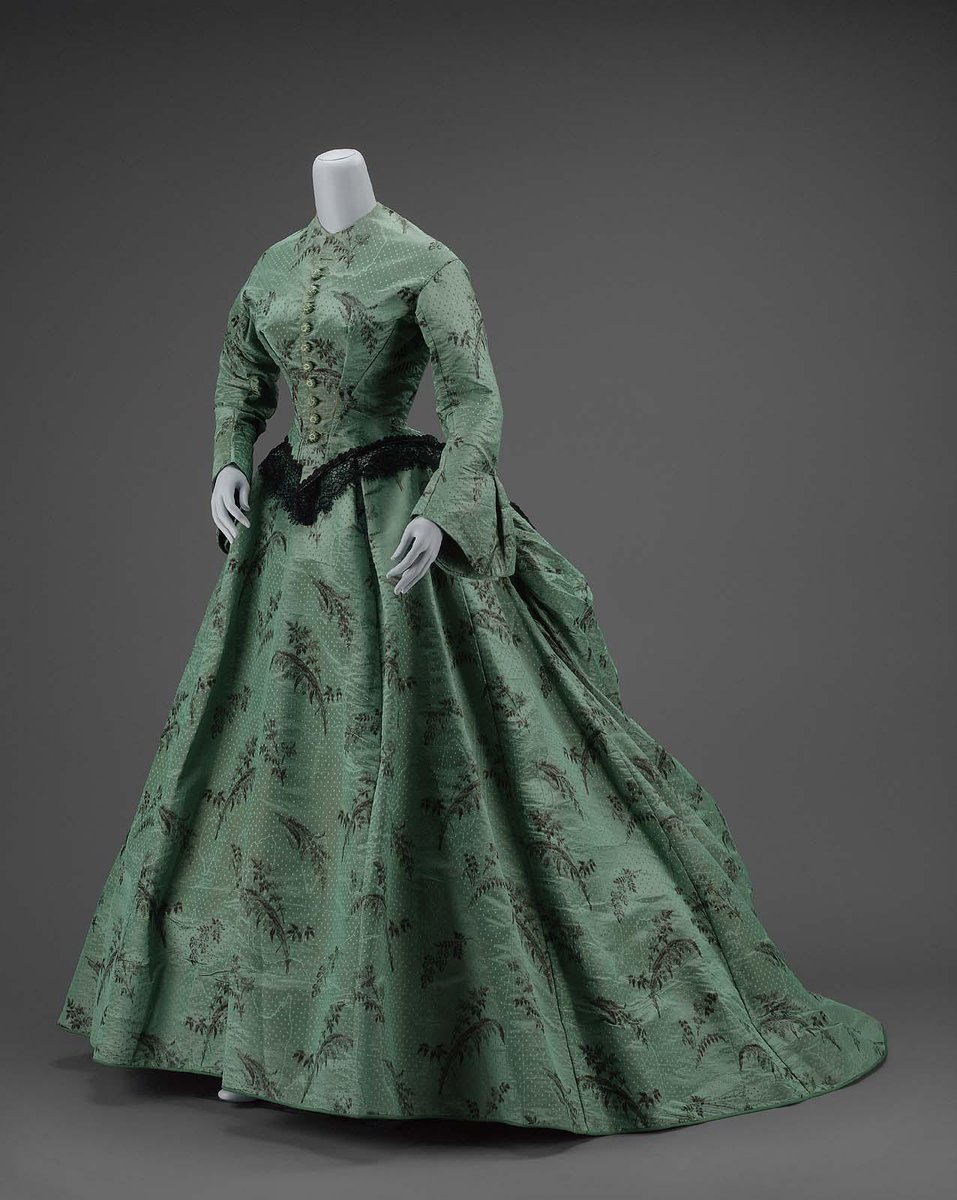American.

Dress, c.1865.

Silk moire taffeta figured and ikat,  linen lace and frogging, needlework covered buttons, cotton glazed  lining, silk banding, and metal hook and eye closure.
©️ @mfaboston 
#FashionHistory