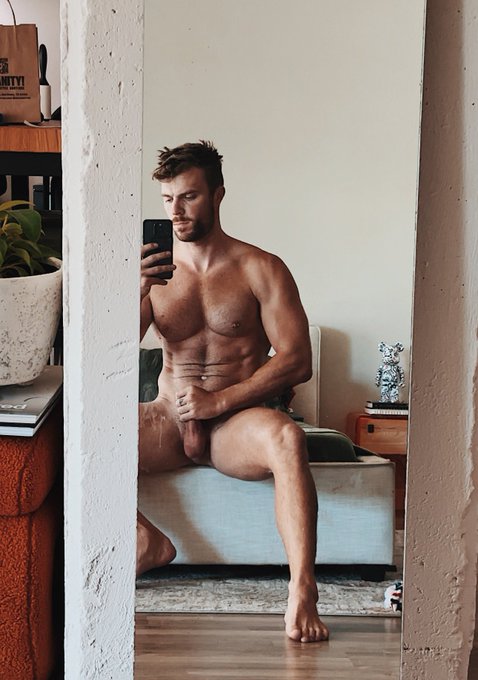 What&rsquo;s your weekend attire? https://t.co/gOeXUhGIoU