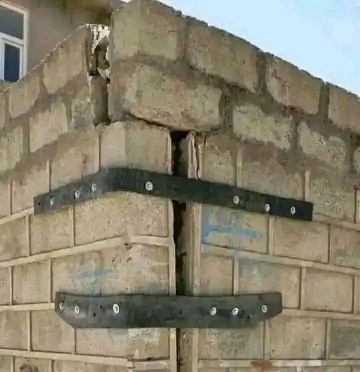 فليشهد التاريخ أن أحنا اليمنيين أول شعب خيط الجدار ♥️🥳.اصنعو لنا بلك معدنية💪 

#شعب_عظيم