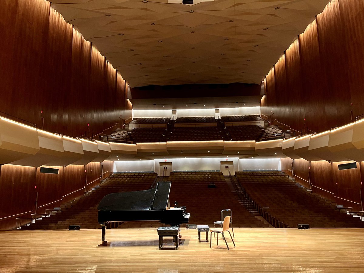 Concert No.4. Thank you to everyone at ⁦@KrannertCenter⁩ for taking such good care of us today and for such attentive audience. Was only a fleeting visit to Champaign Urbana and now heading back to Chicago ready for the matinee performance tomorrow. ⁦@YoYo_Ma⁩